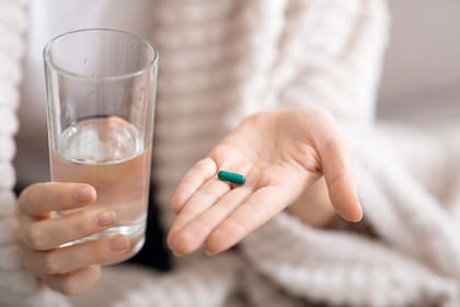 Se analiza cómo los medicamentos se comportan en diferentes poblaciones