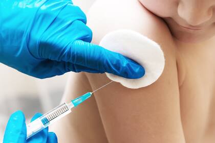 Se anticipa la vacuna a los seis meses