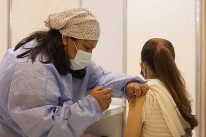 El 12 de octubre comenzó en el país la vacunación entre los 3 y 11 años