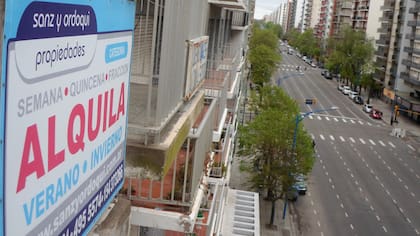 Se aprobó la ley de alquileres que establece que la comisión de los contratos la paguen los propietarios