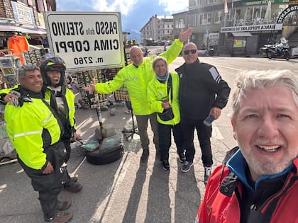 Se aventuró a muchos destinos con su moto y en Argentina destacó la capacidad que tienen para resolver problemas imprevistos.