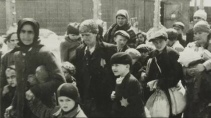 Se calcula que llegaron a Auschwitz 1,3 millones de personas, la mayoría judías, de las cuales 1,1 millones murieron