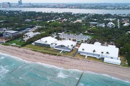 Se casaron en Montsorrel, la espectacular propiedad que el padre de la novia compró en Palm Beach en 2015 –por 103 millones de dólares–, y
que está emplazada en un terreno de 44 mil metros cuadrados con pileta, jardines y espectaculares vistas al mar.