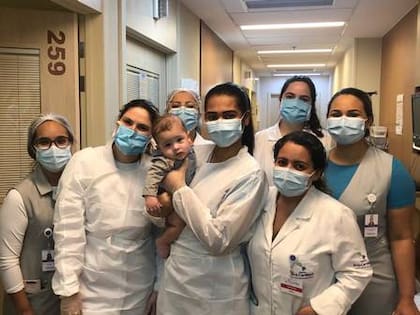 “Se comportó como un adulto“, dijo la doctora Cristiane Guimarães, la coordinadora de la UCI pediátrica (Gentileza archivo personal de los padres del bebé)
