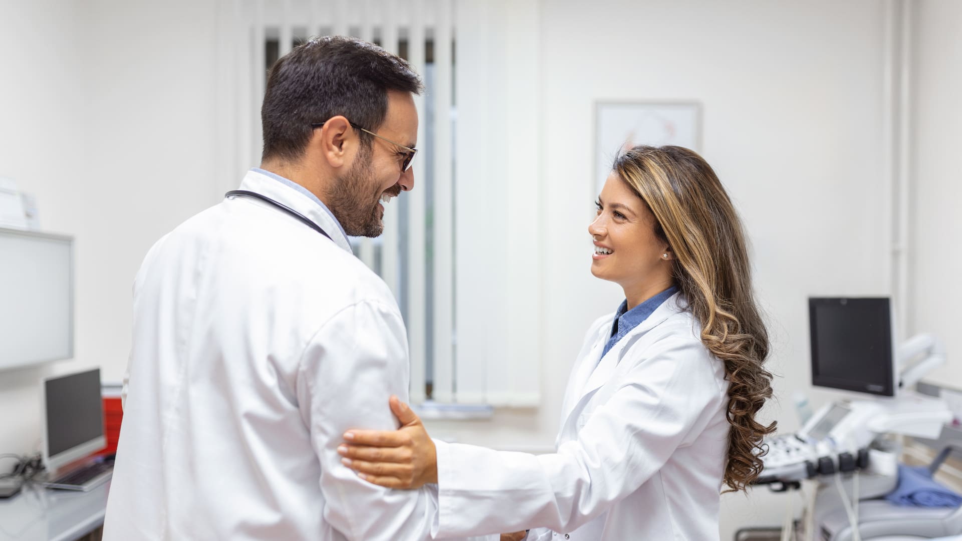 Se conocieron en un centro de salud.