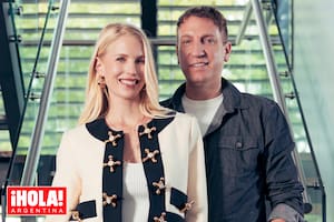Maxi López posa por primera vez con su mujer, la modelo sueca Daniela Christiansson, y sus cinco hijos