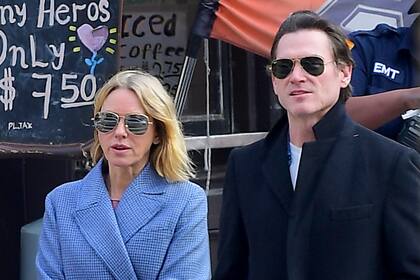 Se conocieron filmando Gypsy y su romance sigue sólido: Naomi Watts y Billy Crudup pasean por las calles de Nueva York