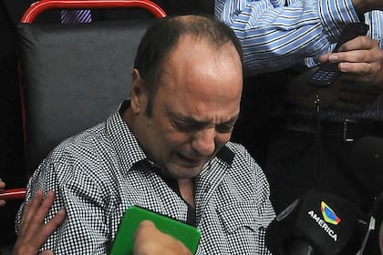 Luego del feroz tiroteo con los delincuentes que entraron en su casa, en marzo 2012, Baby fue dado de alta en el Hospital Central de San Isidro. Emocionado, el conductor agradeció la atención de los médicos y pidió que recen por la salud de su hijo, Federico.
