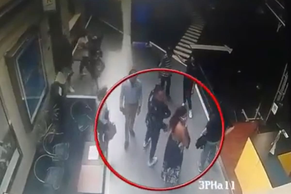 Se conoció un nuevo video de la agresión de Gustavo Sofovich a Fabio Cuggini en el estacionamiento de un restaurante en Recoleta (Foto: Captura / Twitter @Intrusos)