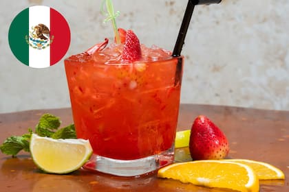 Se cree que el Agua de Obispo tuvo su origen en los monasterios y actualmente continúa como una bebida tradicional asociada con las celebraciones religiosas en México (Unsplash)