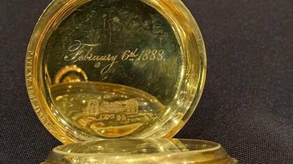 Se cree que el reloj fue un regalo de cumpleaños de Ida a su esposo en 1888.