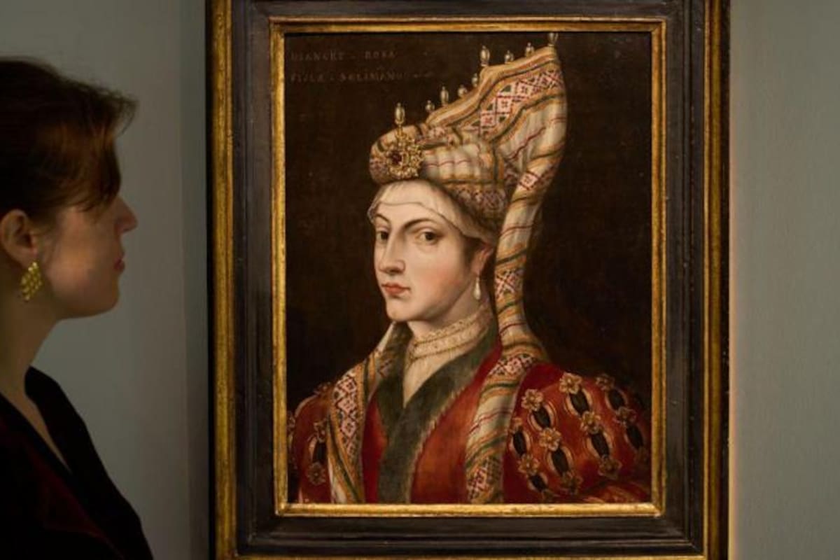 Se cree que este retrato de Hürrem Sultan data de finales del siglo XVI o principios del XVII y se exhibió en la casa de subastas Sotheby's en Londres en 2021.