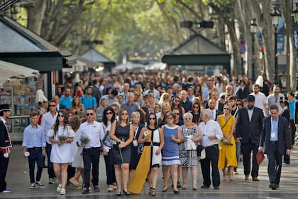 Miles de personas se acercaron para homenajear a las vítcimas