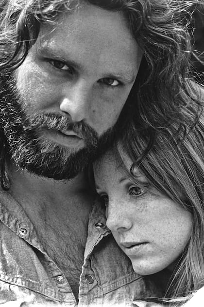 Se cumplen 50 años de la muerte de Jim Morrison, a los 27 años y en París; los rumores que aun persisten sobre su muerte