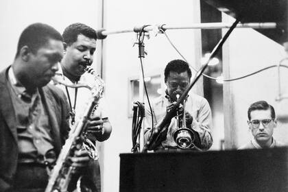 Se cumplen 60 años del disco que cambió el curso del jazz. Cómo el genio de Miles Davis gestó un álbum que no ha perdido vigencia