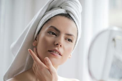 Se deben evitar las toallas de algodón en la cabeza para preservar la calidad del cabello
