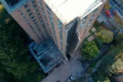 Se derrumba parte de un edificio de apartamentos en Nueva York; no se reportan heridos