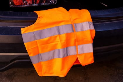 Se desaconseja llevar el chaleco reflectivo en el baúl