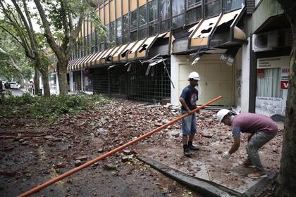 Se desplomó parte de la fachada de un edificio en Mar del Plata