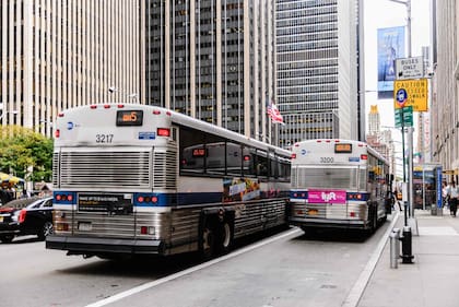 Se destinarán millones a mejorar el servicio de autobuses en Nueva York