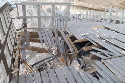Se destruyó la pasarela que lleva a la Cueva de las Manos tras la caída de una roca