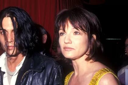 Se dieron a conocer unas declaraciones que realizó Ellen Barkin sobre la relación que tuvo en los 90 con el actor; ella contó que él la drogó antes de tener sexo