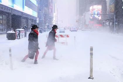 Se emitieron alertas de ventisca para la ciudad de Nueva York, Long Island, el sur de Connecticut, el noreste de Nueva Jersey y partes del bajo valle del Hudson desde el domingo 22 de febrero por la tarde hasta el lunes por la noche