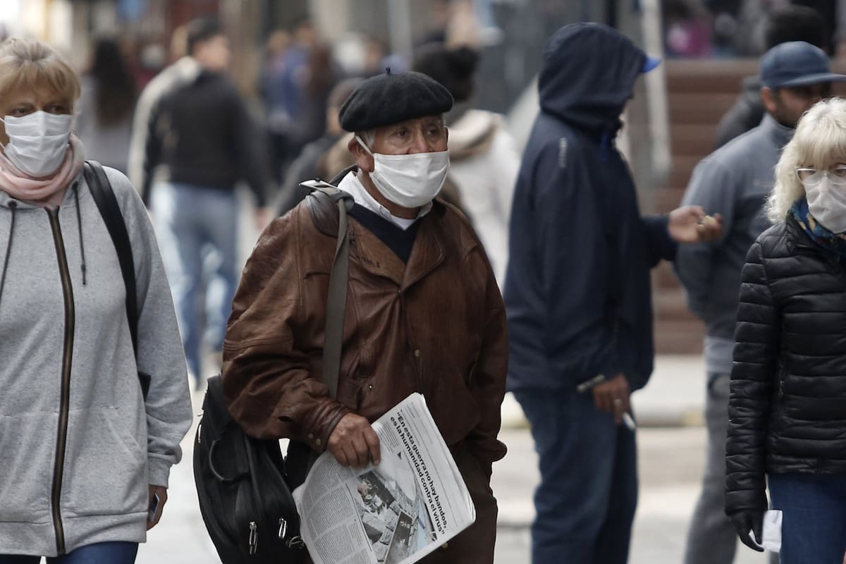 Se empieza a extender la recomendación, y hasta la obligación, de usar barbijo en la vía pública