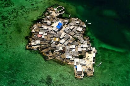 Se encuentra en el Caribe colombiano y es la isla más densamente poblada del planeta
