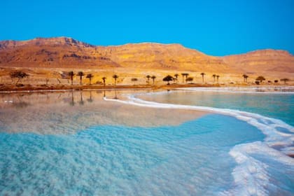 Se encuentra entre los países de Israel y Jordania