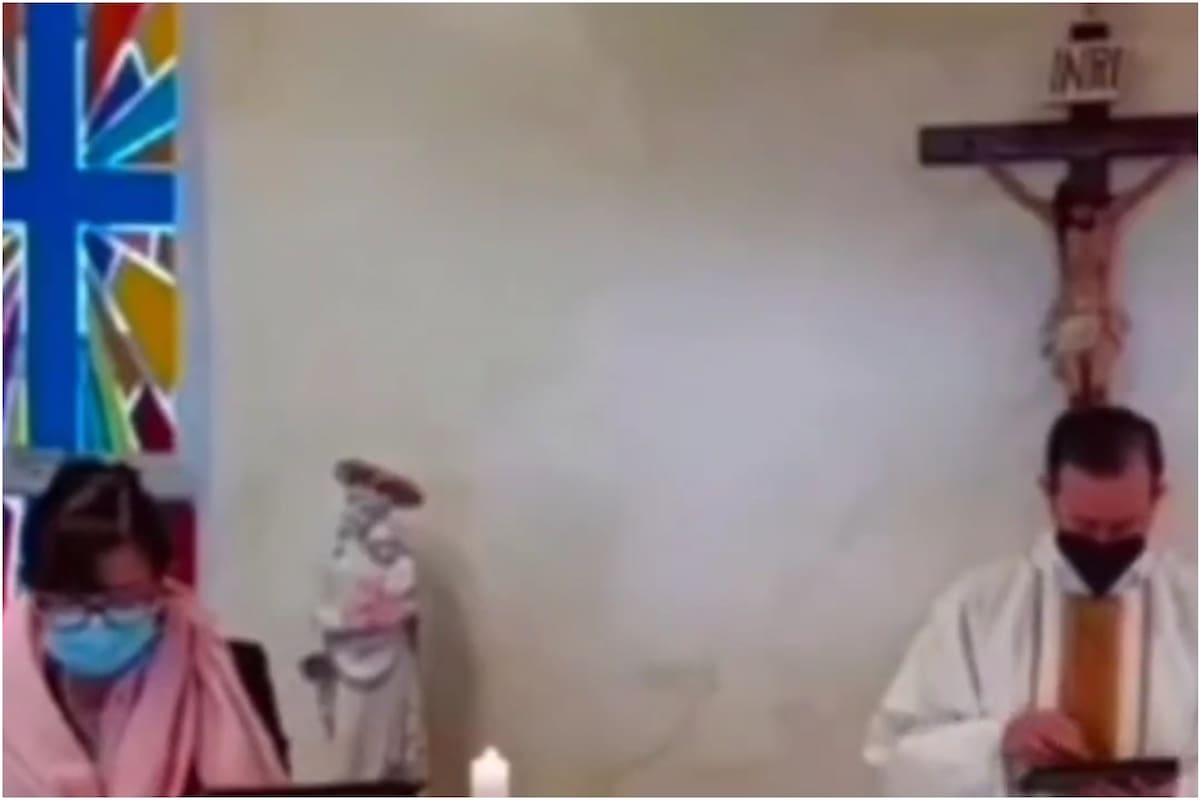 Se equivocó al leer salmo en misa: "Soy el pan Bimbo que baja del cielo"