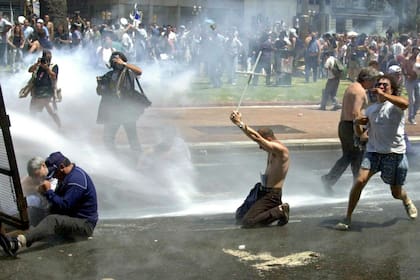 De 2001 son algunas de las imágenes más impactantes de las crisis argentinas