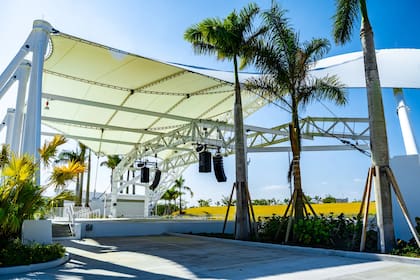 Se espera que el espacio espacio abra sus puertas con los conciertos de Justin Quiles el 31 de octubre y del artista venezolano Nacho el 13 de diciembre