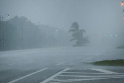 Se espera que los efectos más fuertes de este fenómeno tropical, inundaciones y grandes oleajes se produzcan hoy en la costa de Carolina del Norte