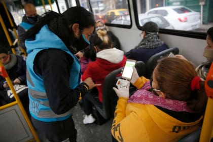 El transporte público podría volver a ser utilizado solo por los trabajadores esenciales