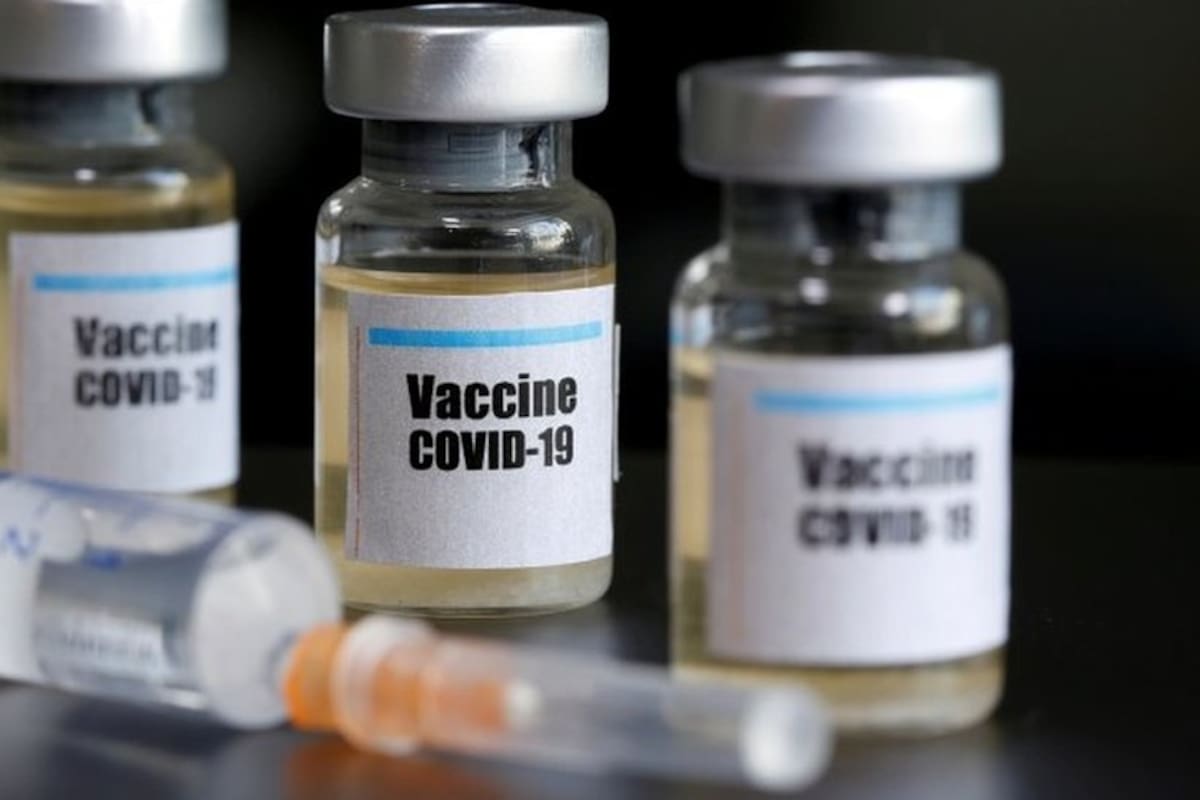 Se están desarrollando más de 100 vacunas contra covid-19.