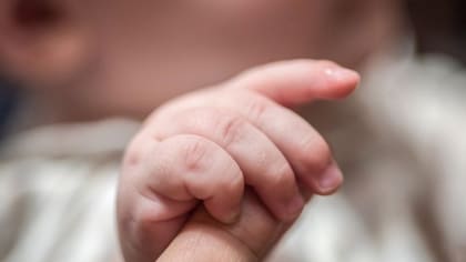 Se estima que aproximadamente un millón de familias buscan adoptar actualmente en EEUU.: la mayoría de ellas prefieren adoptar bebés