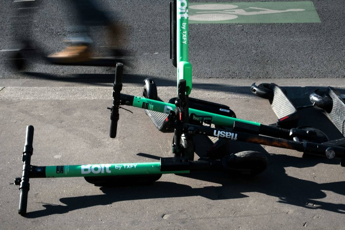 Se estima que hacia fin de año habrá unos 40.000 circulando en las calles de la capital francesa y muchos claman por normas más firmes para un uso controlado y racional