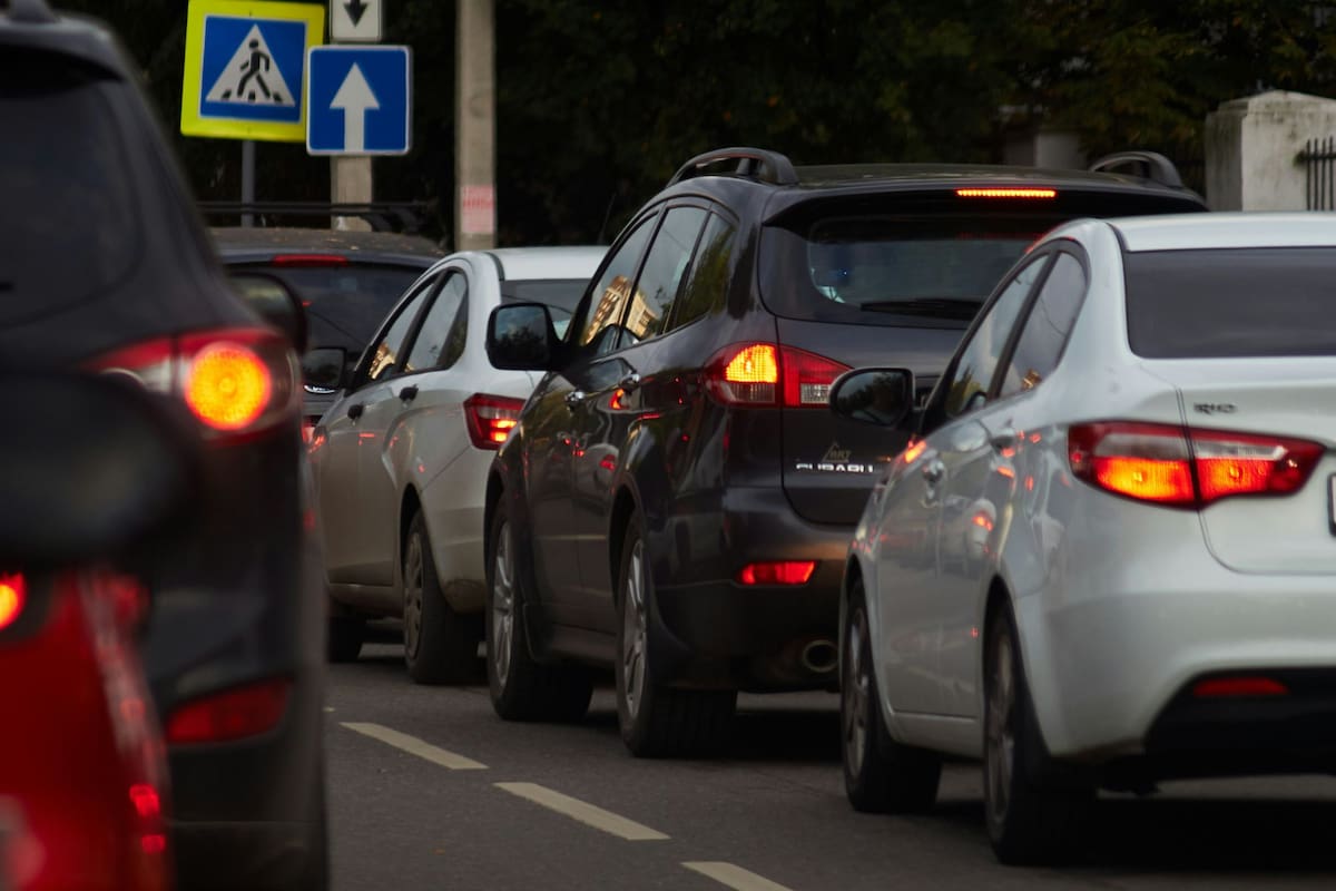 Se estima que más de 70 millones de personas viajarán en auto durante la semana de Acción de Gracias en EE.UU. (Unsplash/Kathy)