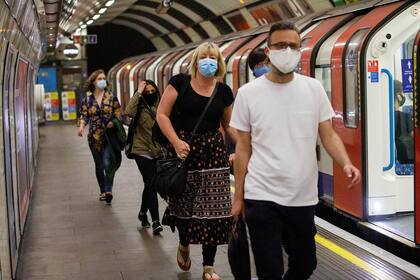 Se estima que un 90% de los casos importados de coronavirus no fueron detectados