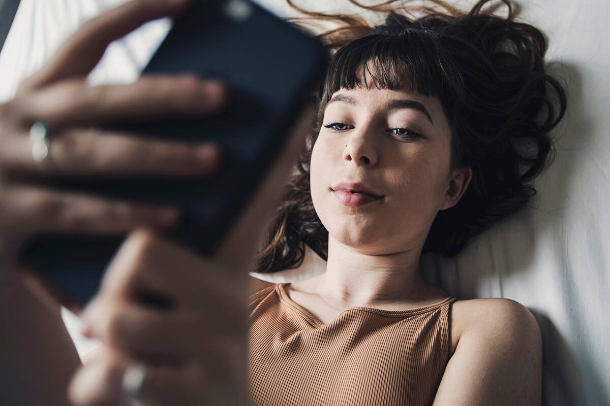 Se exponen en las redes a partir de los 8 años y se visten como si fueran adultas ¿cómo deben actuar los adultos para protegerlas?