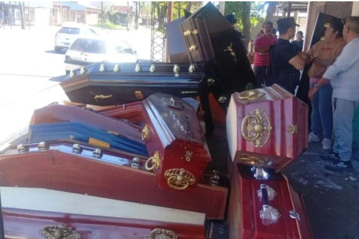 Se hallaron cerca de 30 ataúdes en el inmueble (Gentileza: Misiones Online)