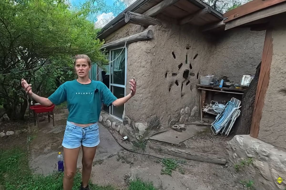 Se hartó de la rutina y construyó una casa de piedra y barro en las sierras de Córdoba: “Ir enojado al trabajo no es vida; yo la hice sola”