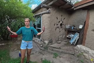 Se hartó de la rutina, dejó la ciudad y construyó una casa de piedra y barro en las Sierras de Córdoba: “La hice sola”