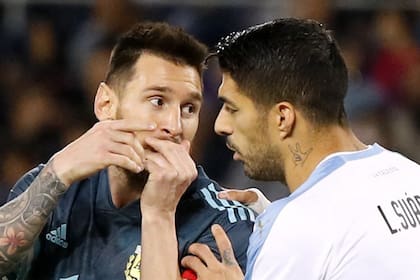 Se hicieron muy amigos en Barcelona. Luis Suárez felicitó a Messi por alcanzar el récord de Xavi en el club catalán; hicieron una gran relación y la mantienen, por más que hoy el 9 defiende los colores de Atlético de Madrid