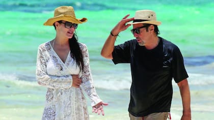 Se hospedaron en el exclusivo Be Tulum Beach & Spa Resort, con increíbles playas en el Caribe. Enfundada en un bikini blanco, Lucila mostró una vez más su espectacular figura. El actor se dio baños de mar, cortos, pero siempre con bermuda y remera.