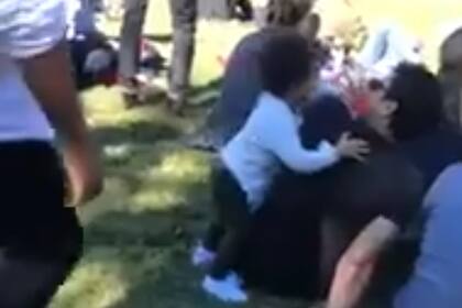 Se iba del parque, pero antes abrazó a todos