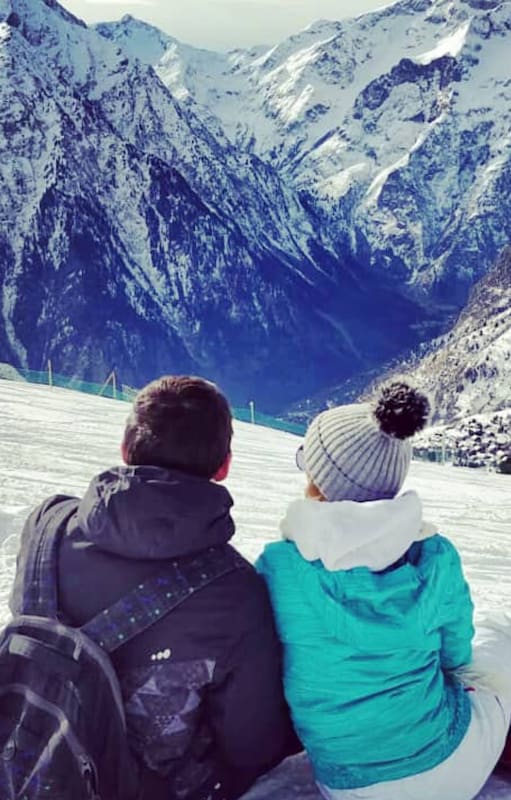 Se iban por tres meses, pero el destino los llevó a las montañas en Francia, un lugar que los sorprendió con una calidez inesperada, a pesar del frío.