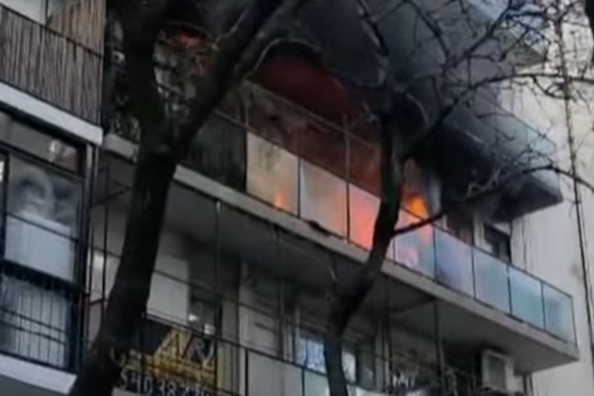 Se incendia un departamento en Constitución lindero al edificio de Cristina Kirchner