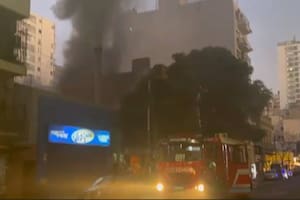 Se incendió una parrilla en Villa Crespo: columnas de humo y complicaciones en la avenida Corrientes